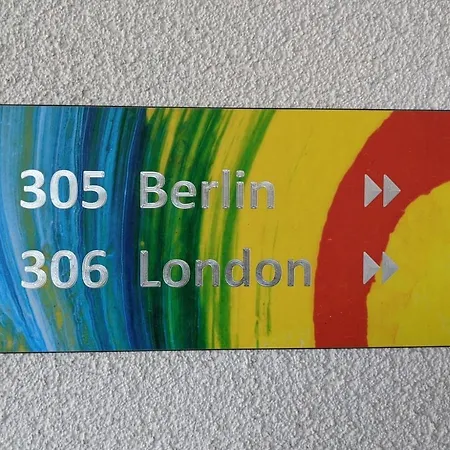 305 Berlin, Apartment, 38m2 2-4 Pers *