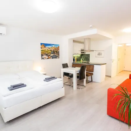 305 Berlin, Apartment, 38m2 2-4 Pers *