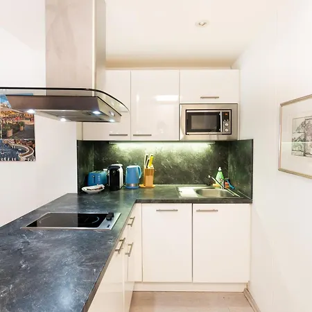 305 Berlin, Apartment, 38m2 2-4 Pers *