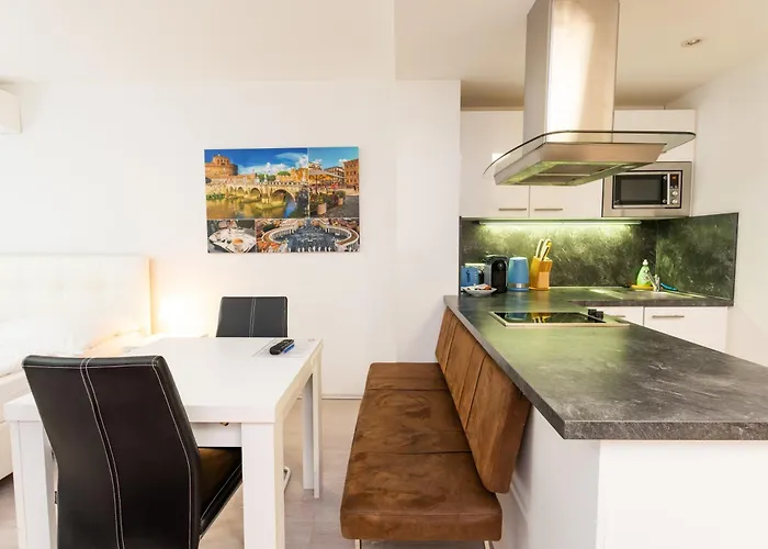 305 Berlin, Apartment, 38m2 2-4 Pers דירה *